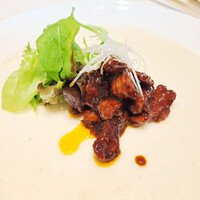 中国料理 礼華 四君子草 - 国産牛ヒレ肉の味噌炒め　中華クレープ包み　（北京ダックのように包んでいただきます）