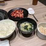 Kokusangyuu Yakiniku Kuidon - 国産なかおちカルビセット