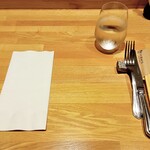洋食 おがた - テーブルセッティング