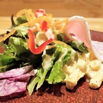 洋食 おがた - サラダ　幸福豚の自家製ロースハムと京都伏見山田ファームの無農薬野菜