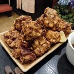 月島 - 唐揚げは大ぶりで、食べ応えがありました。美味しかったので、おかわりしました。