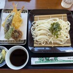 Menjuku - 盛り合わせ天(野菜+海老)ざるうどん 1200円