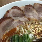 麺屋くろ松 - チャーシュー足した♪