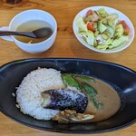 ナチュラルソフトクリームカフェ ミルカ - グリーンカレー風ミルカカレー