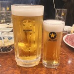 Yakiniku Sutamina En - 大ジョッキとグラス