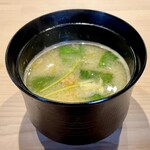 すしやのたい悟 - あら汁。車海老頭と金目鯛などを使用しているそうです。熱々でコクがあり、美味しい♡