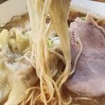 室蘭ラーメン 雷文 - 麺の感じ