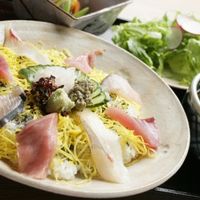 日本海の幸がたっぷり入ったちらし寿司御膳