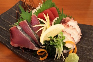 Tsujinoya - 自慢の＜本日の鮮魚　３種盛り　５８０円＞是非ご賞味あれ！