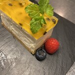 ヴィノ・ヒラタ - パッションフルーツのチーズケーキ