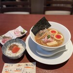 酒肴場 屯 - 冷やし煮干らぁ麺¥1100、海鮮丼¥500