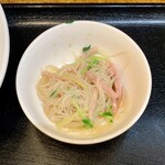 Yuuen - 日替わり定食（五目うま煮） ¥880 の春雨サラダ