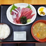 KANSEI - まぐろとブリの刺身定食＆豚汁 (日替りA)
