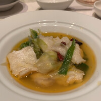 四川豆花飯荘 東京店 - 旬の鮮魚の麻辣オイルかけ