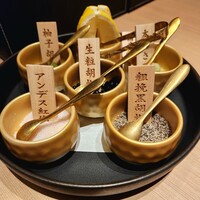 やきにく九 西麻布本店 - 拘りの薬味