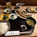 Shummi Taihei - ■足羽川定食（日替わり＜めぎすの醤油焼を選択＞・小松菜胡麻醤油・水ふき磯辺合え・味噌汁・漬物・ごはん￥1,300）＋刺身＋一品＜とうもろこしの天ぷら＞）￥2,300