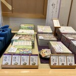 小倉山荘 - 手前に商品の札があり、それをレジへ。