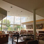 ザ コートヤード キッチン - 店内