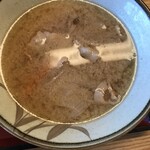 Niihama Kokuryou Shokudou - 豚汁…一味とか入れておけば化けたかもしれん。むしろ、この器でうな玉丼してくれていれば加熱もっと出来たのにとか思わなくもない。