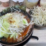 ラーメン 桜道 - 野菜ラーメン 大人のコテコテ キャベツ ほうれん草 味付ネギ(白髪)