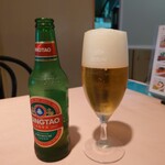 シェフス - 青島ビール (小瓶)、770円。