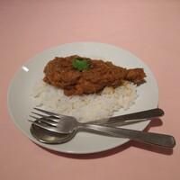 シェフス - "鶏もも”の形が確認できる盛り付けで提供されました。