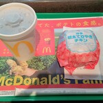 マクドナルド - ドリンク写真:コカ・コーラ(M)、博多明太てりやきチキン