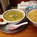 龍上海 - つけ麺・味噌！  からみそは別皿に。ラーメンと違って、食べている間にどんどん溶けて辛くなってしまう、ということがないのが良いところ。少しずつ溶かして食べて幸せ♡  