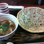 新橋ときそば - 地鶏ざる１，１５０円。