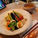 Spice and Vegetable 夢民 - ２０種の野菜カレー＋ルゥエビ＋辛さ３ホット＋ご飯の量大盛＋トッピングフライドエッグ