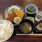 Dondon Teishoku - アジフライとメンチカツの定食¥650-