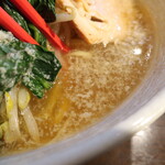 麺酒房 龍安 - スープ