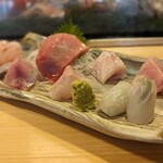 天史朗鮨 - お刺し身盛り合わせ（マグロ中トロ、平目、スズキ、金目鯛、昆布締め真鯛、イサキ、ムツ）