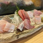 天史朗鮨 - お刺し身盛り合わせ（マグロ中トロ、平目、スズキ、金目鯛、昆布締め真鯛、イサキ、ムツ）