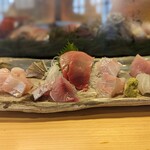天史朗鮨 - お刺し身盛り合わせ（マグロ中トロ、平目、スズキ、金目鯛、昆布締め真鯛、イサキ、ムツ）