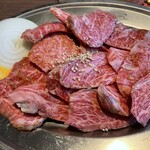 黒毛和牛焼肉と本格もつ鍋 山樹 - 