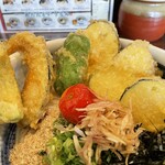 うどん工房かたつむり - 夏野菜がたっぷり