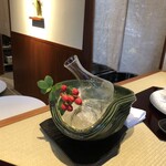 和亭・瀧野川 - 日本酒は色々あるんですが
      これは金陵の月中天（香川県にはない銘柄）いわゆる逆輸入
      味的には月白に少し似てますがカナリ強めの味わい