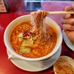 カプサイメン - 麺は細麺でパツパツ切れる食感。
これは岐阜タンメンと同じ食感だよねえ

基本、岐阜タンメンのスープに醤油❔、唐辛子、
ラー油、甘みが入れられてる様な味わいで
ピリ辛に仕上げられている。