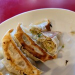カプサイメン - 野菜多めで何となく甘みを感じる味わい。
辛いラーメンに合わされているのだろうか❔
当然これにも、、、（笑）

普通な味わい。