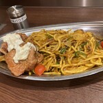 スパゲッティーのパンチョ - ごろごろチキンのカレーナポ並盛り。
大盛り無料、さらにその上のギガ盛りも無料です。