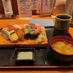 Kaisen Sushi Izakaya Shichifuku - ワンコイン握り 500円