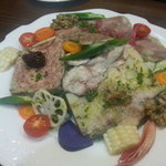 ビストロ バキュース - ２０１３・９・８　鯵とじゃが芋のテリーヌ、鴨とフォアグラのテリーヌ、テット・ド・フロマージュの盛り合わせ