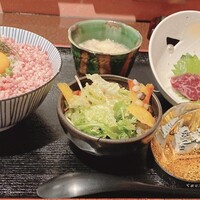 馬刺しと焼き鳥 グルマン三年坂 - 