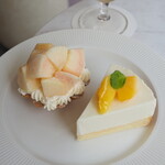 Cafe satsuki - 桃のタルトレットジャスミンクリーム（680円） マンゴー杏仁レアチーズケーキ（595円） マスカットハーブティ（500円）  （ケーキドリンク割（－100円）で支払ったのは1675円）
