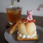 BAKE - くま子のまんまぁ〜る桃のBAKEパイ（1000円） ピーチティースカッシュ（550円）