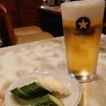 Sairai Ken - おつまみセットの生ビールとお新香
