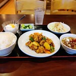 唐人楼 - 酢豚定食980円