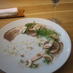 アニエルドール - ランチ前菜・・・博多地鶏/紫マスタード/胡桃/マッシュルームとスパークリングワイン