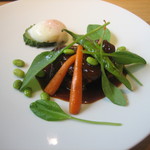 アニエルドール - ランチ主菜・・・白金豚ホホ肉ビール煮込み/ゴーヤと温度玉子